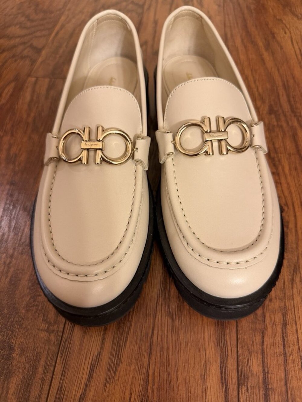 FERRAGAMO Rolo Lug Loafers Shoes - Off White Color (Bone) Leather Women Size 8C - Picture 3 of 11